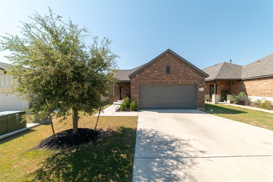 Property Photo:  461 Thornless Circle  TX 78610 