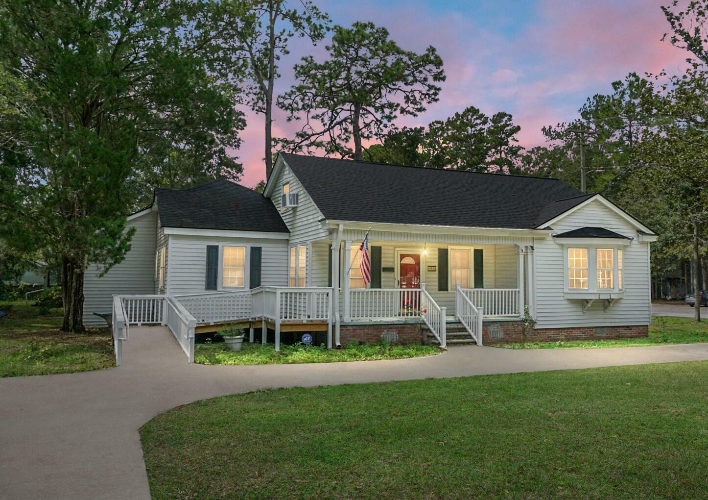 Property Photo:  712 W 5th N Street  SC 29483 