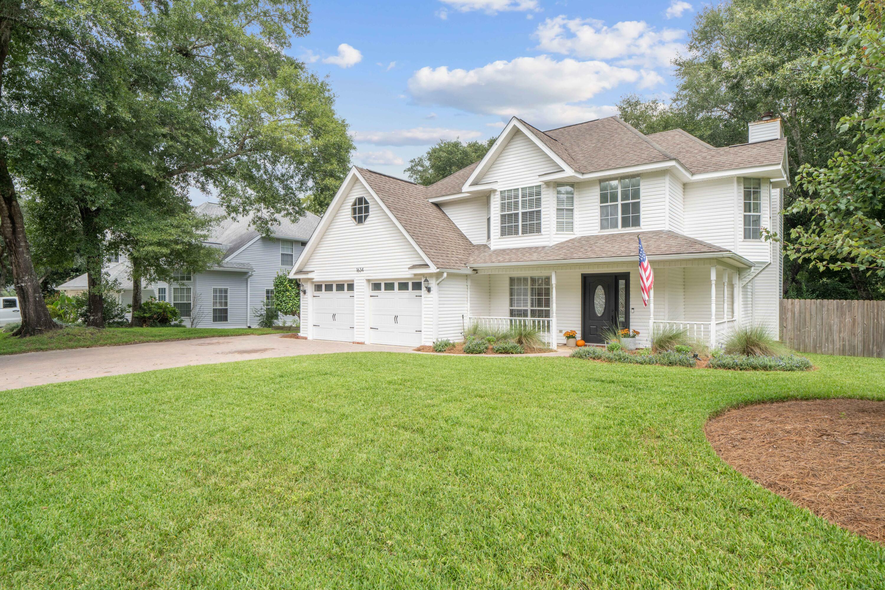 Property Photo: 1634 Parkside Circle FL 32578