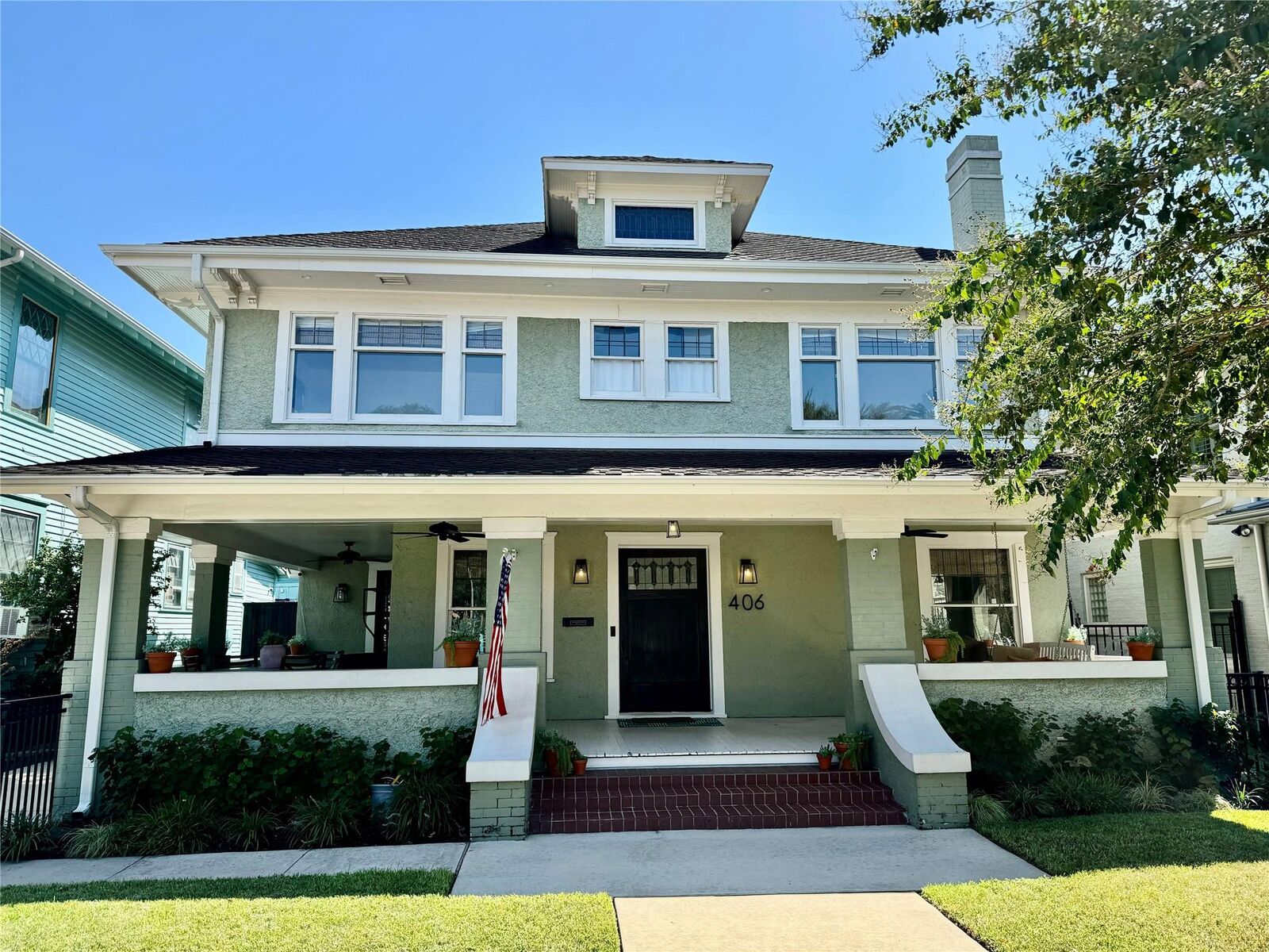 Property Photo:  406 Avondale Street  TX 77006 