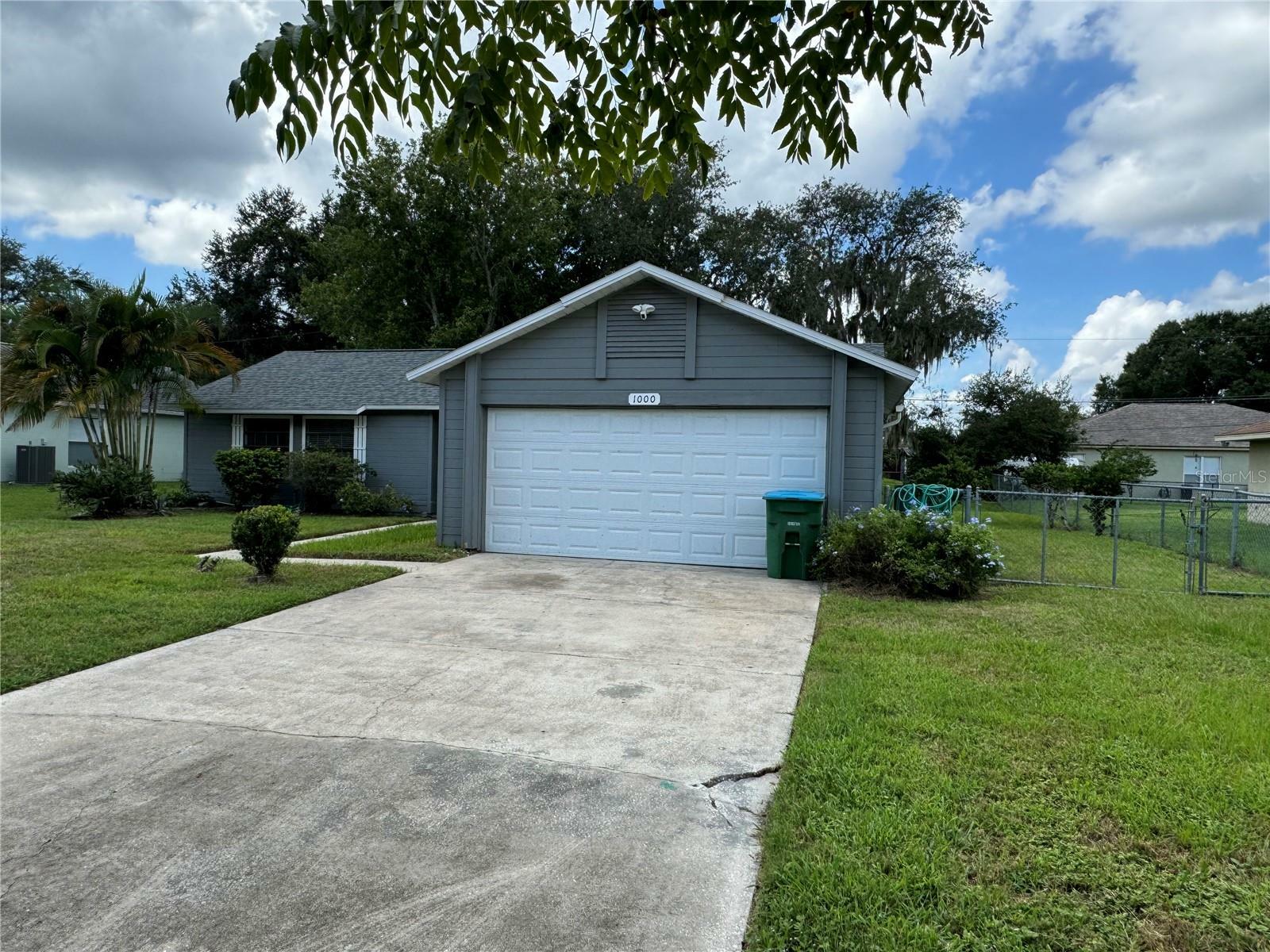 Property Photo:  1000 Trellis Avenue  FL 32738 