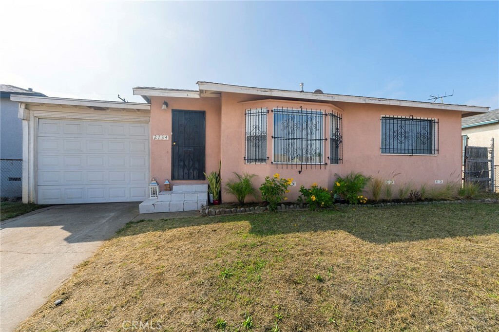 Property Photo:  2734 W Caldwell Street  CA 90220 