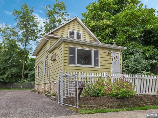 Property Photo:  62 Garden Street  NJ 07663 