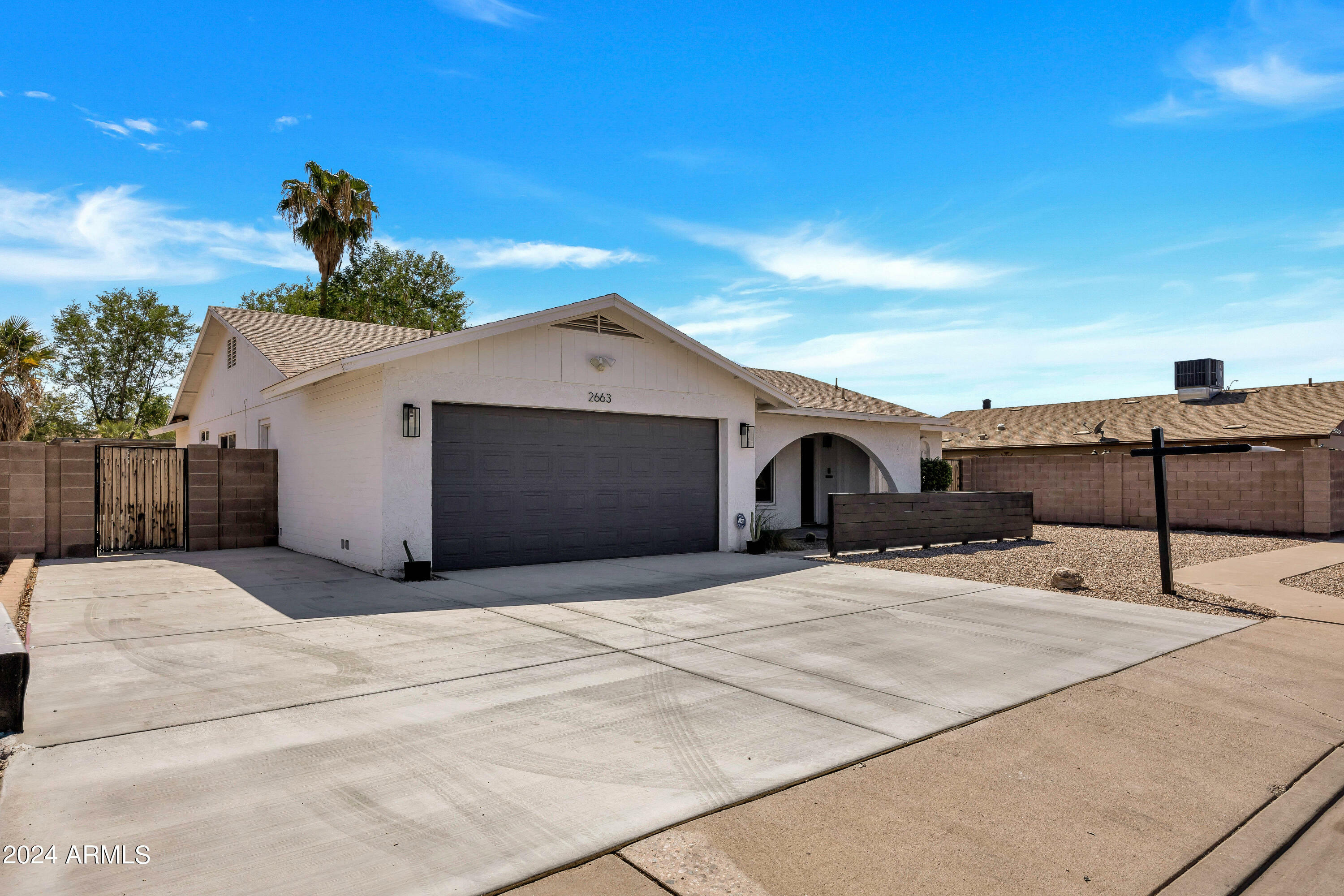 Property Photo:  2663 W Kilarea Avenue  AZ 85202 