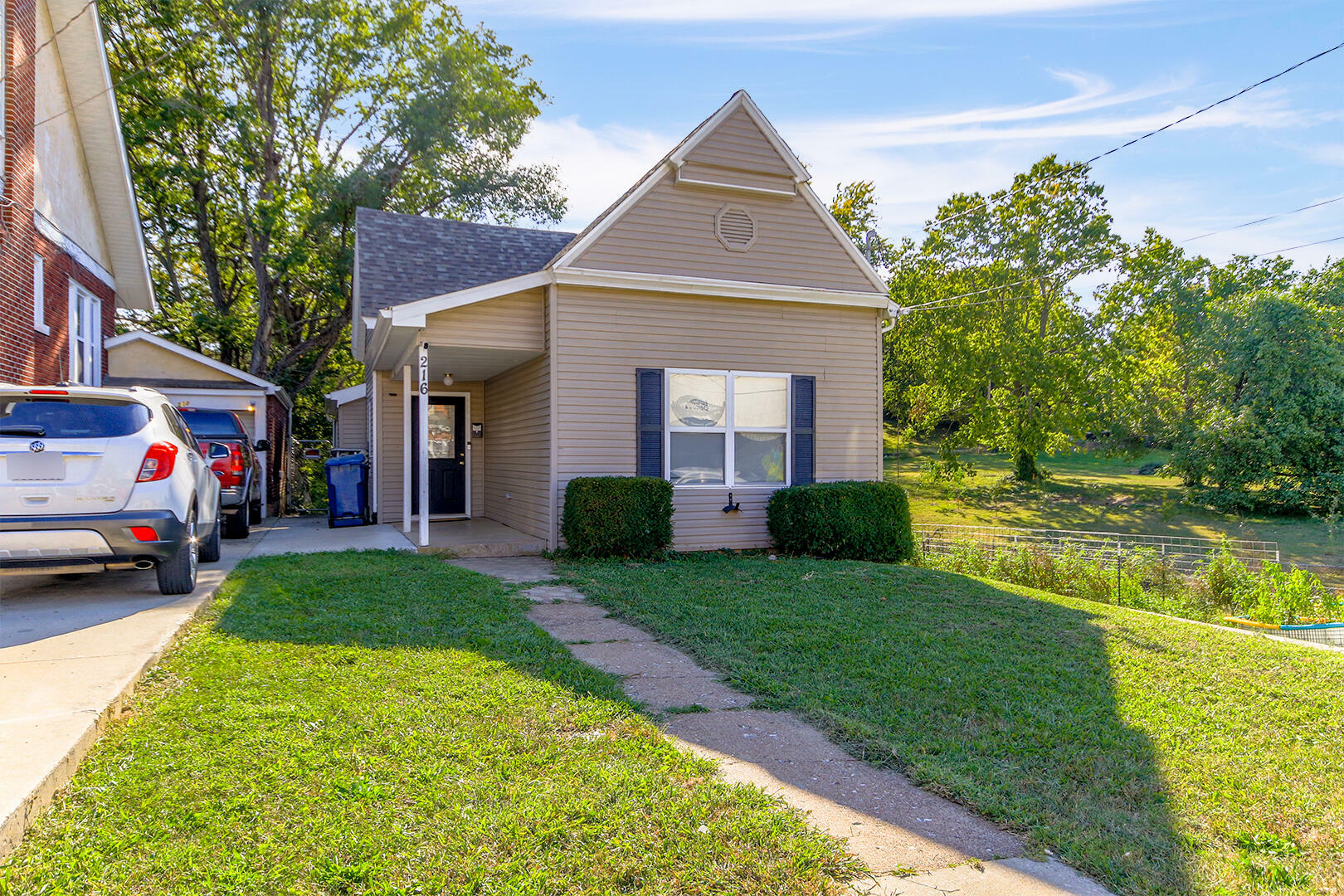 Property Photo:  216 E Ashley St  MO 65101 