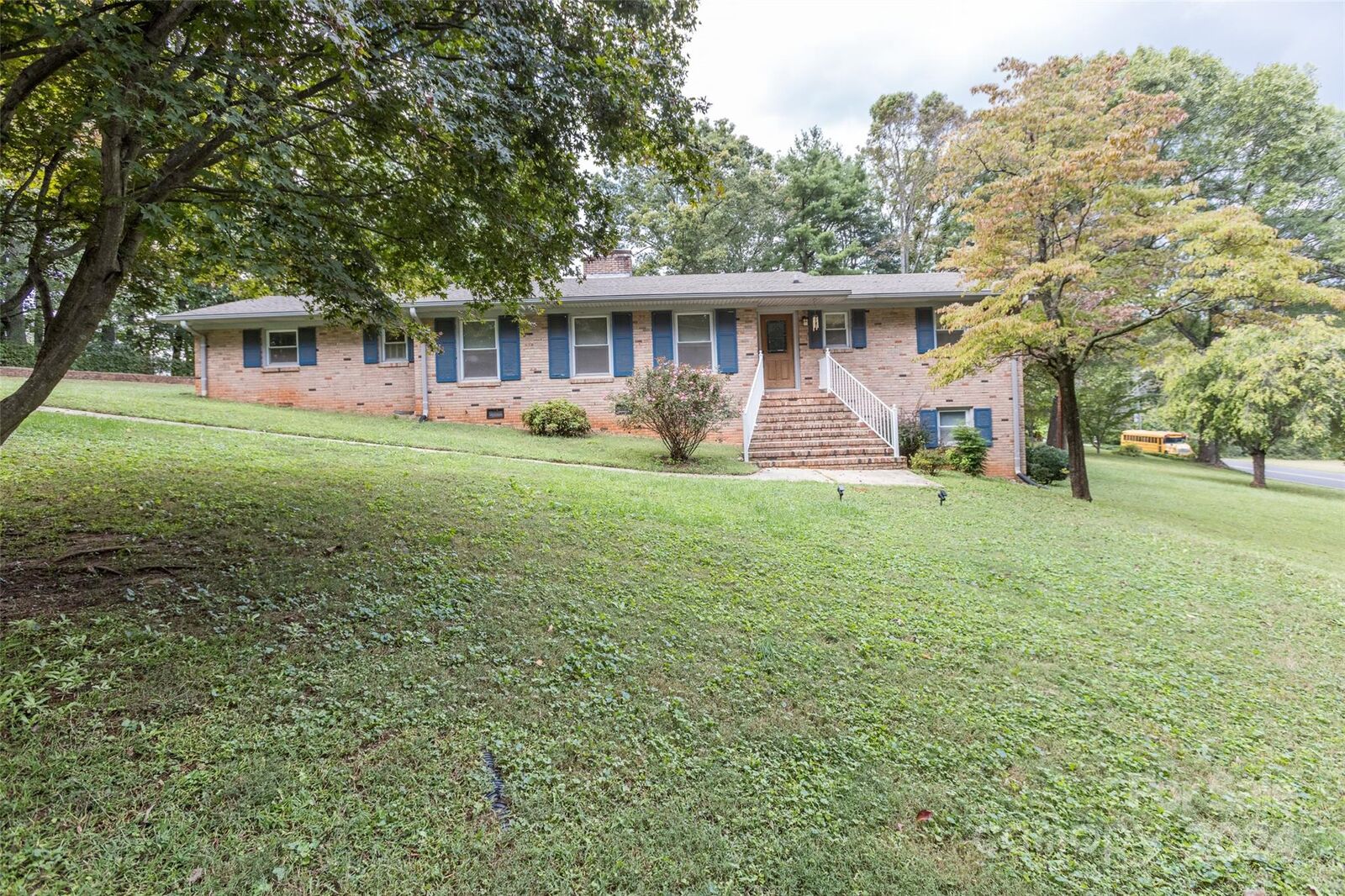 Property Photo: 102 Nottingham Court NC 28016