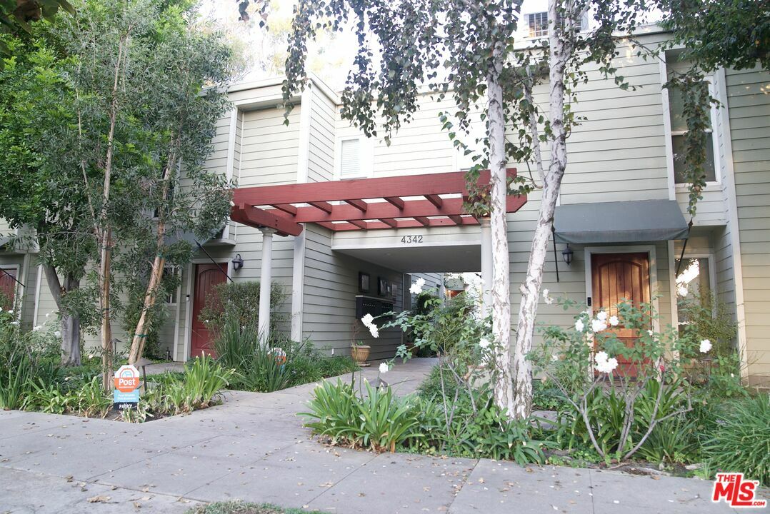 Property Photo:  4342   Gentry Ave 12  CA 91604 