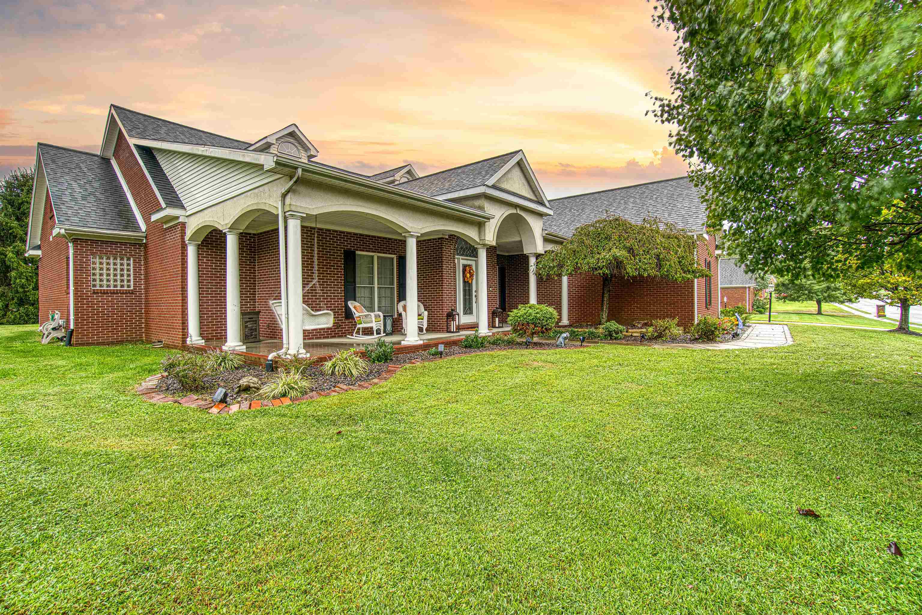 Property Photo:  1026 S Forest Oak  KY  