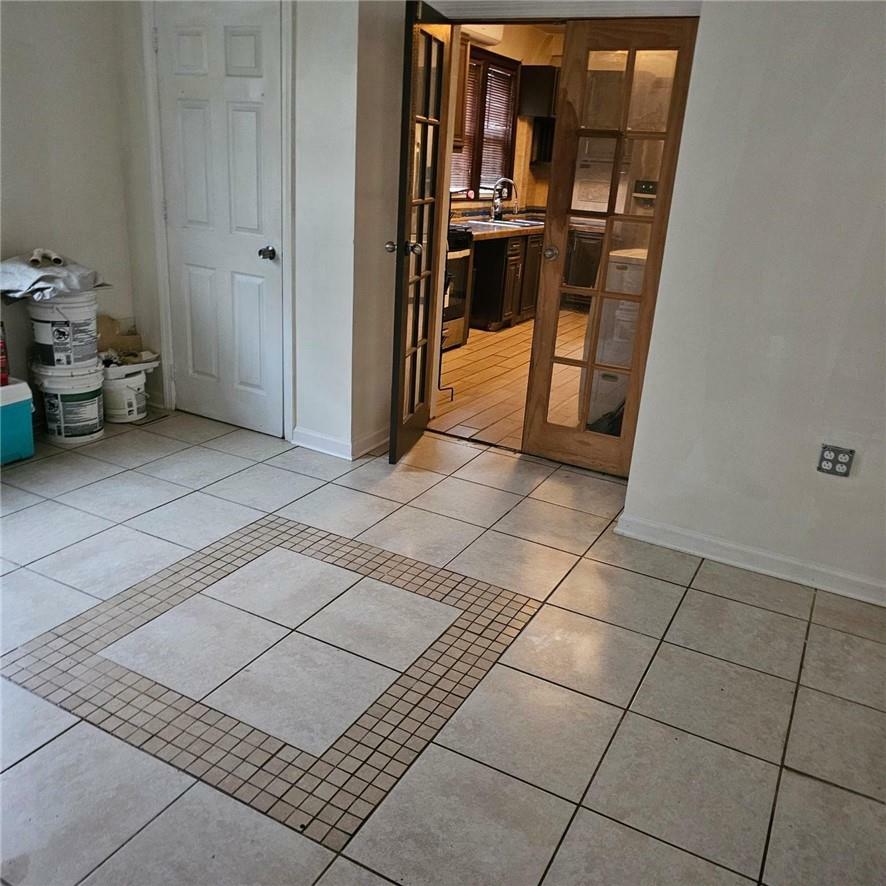 Property Photo:  1605 Hammersley Avenue 1  NY 10469 