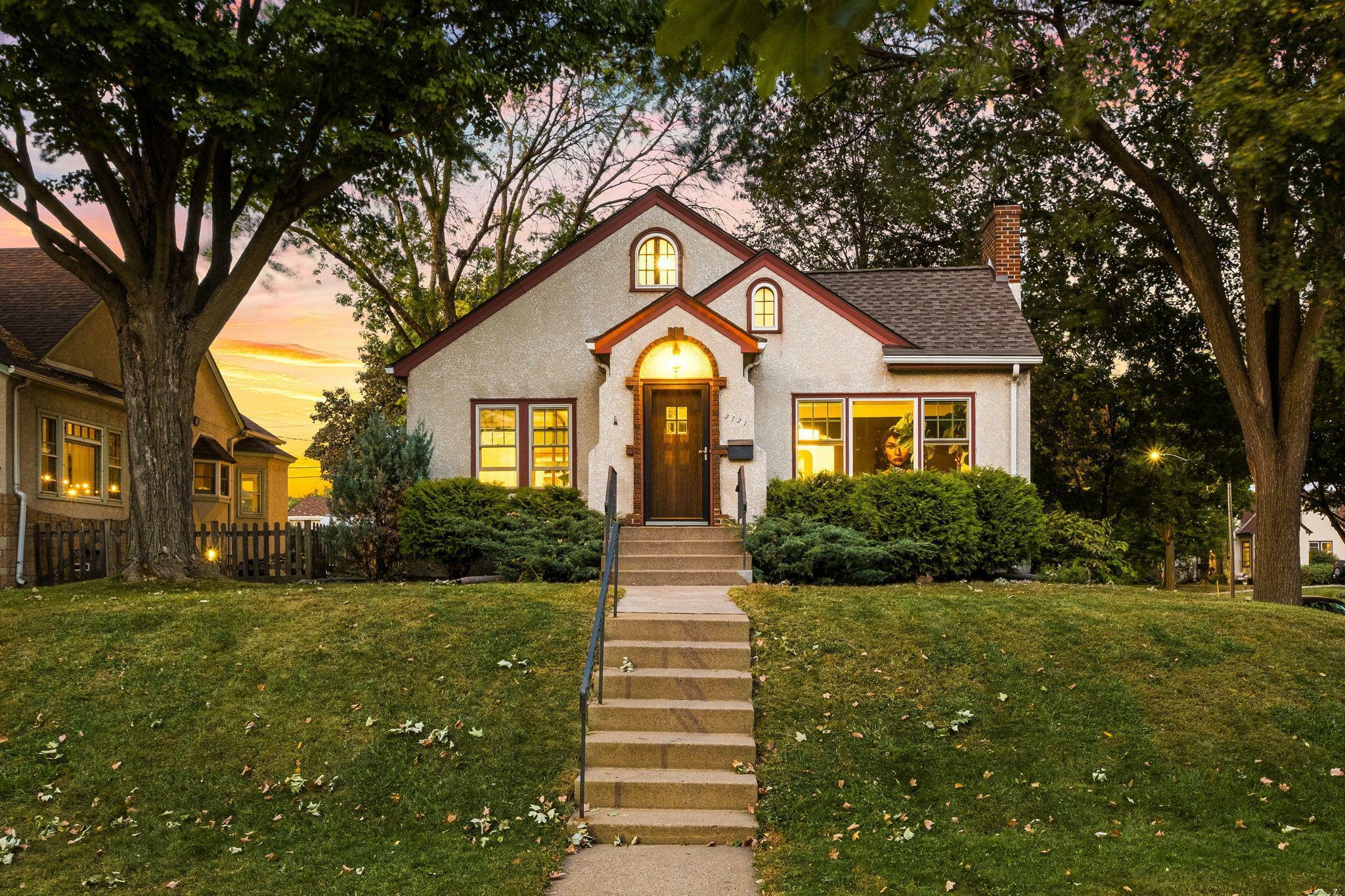 Property Photo: 2121 Saint Anthony Parkway MN 55418