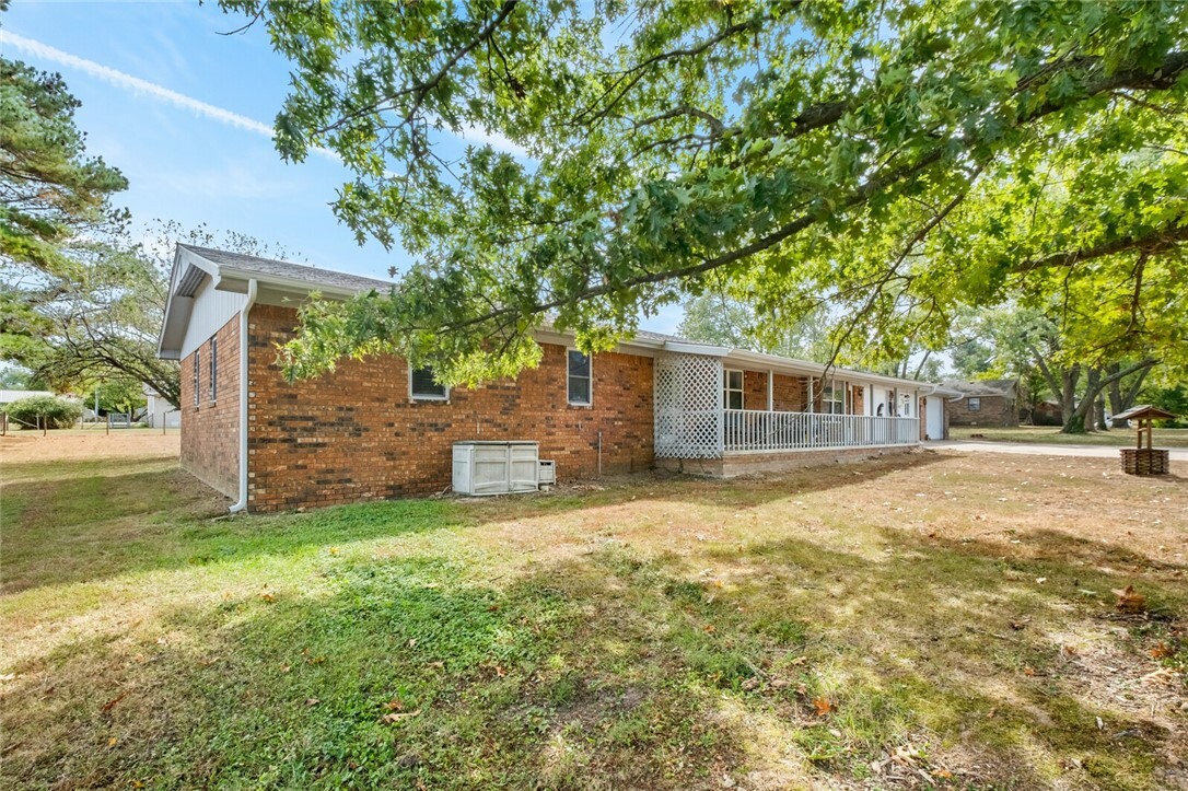 Property Photo:  802 4th Avenue  AR 72736 