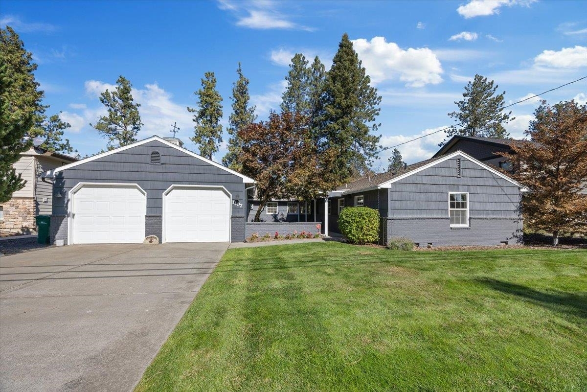 Property Photo:  1107 E 54th Ave  WA 99223 