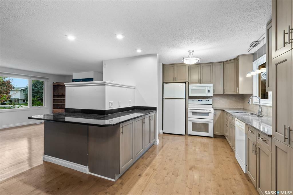 Property Photo:  133 Churchill Drive  SK S7K 3X3 