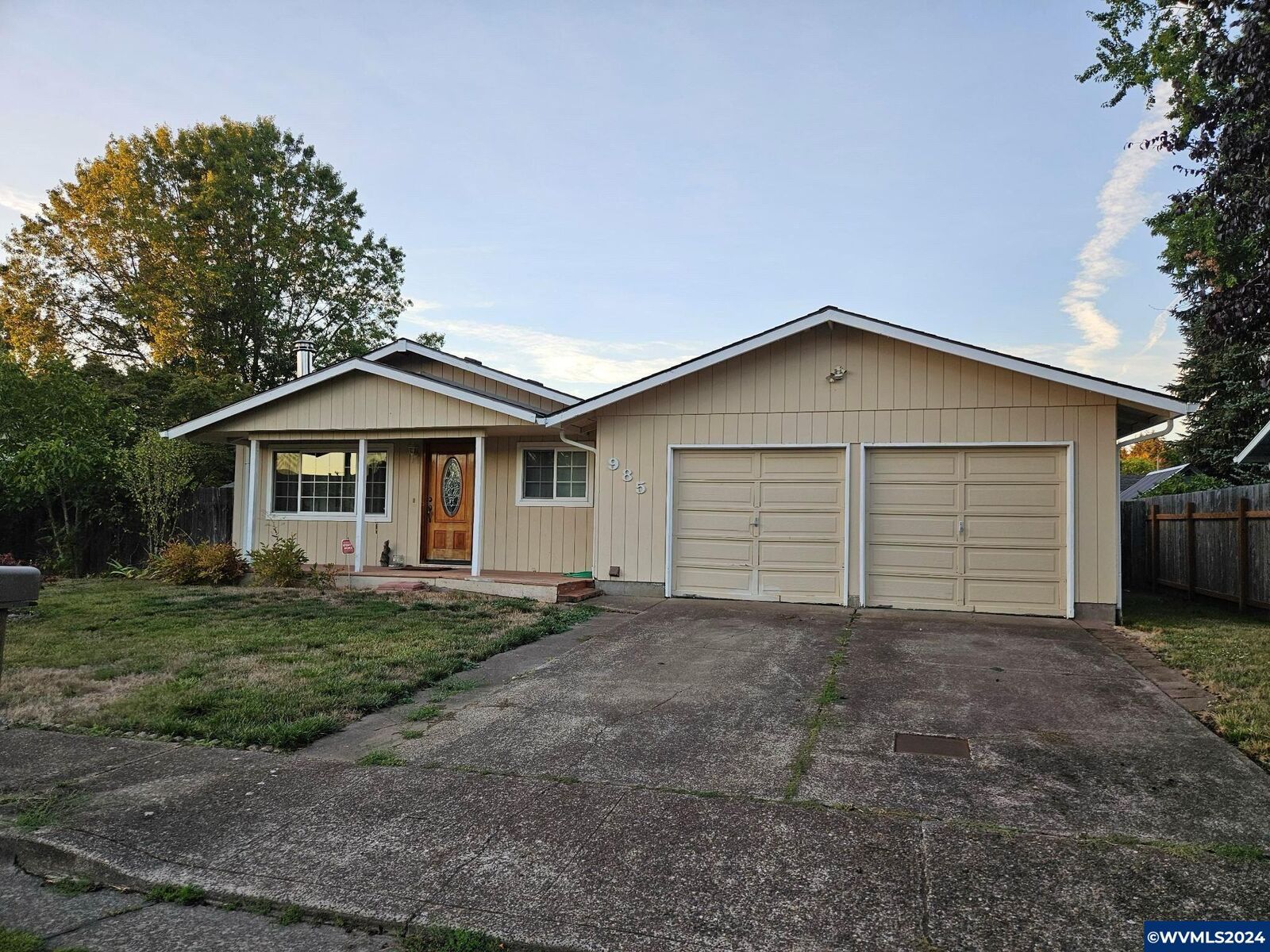 Property Photo:  985 SE Powell Av  OR 97333 