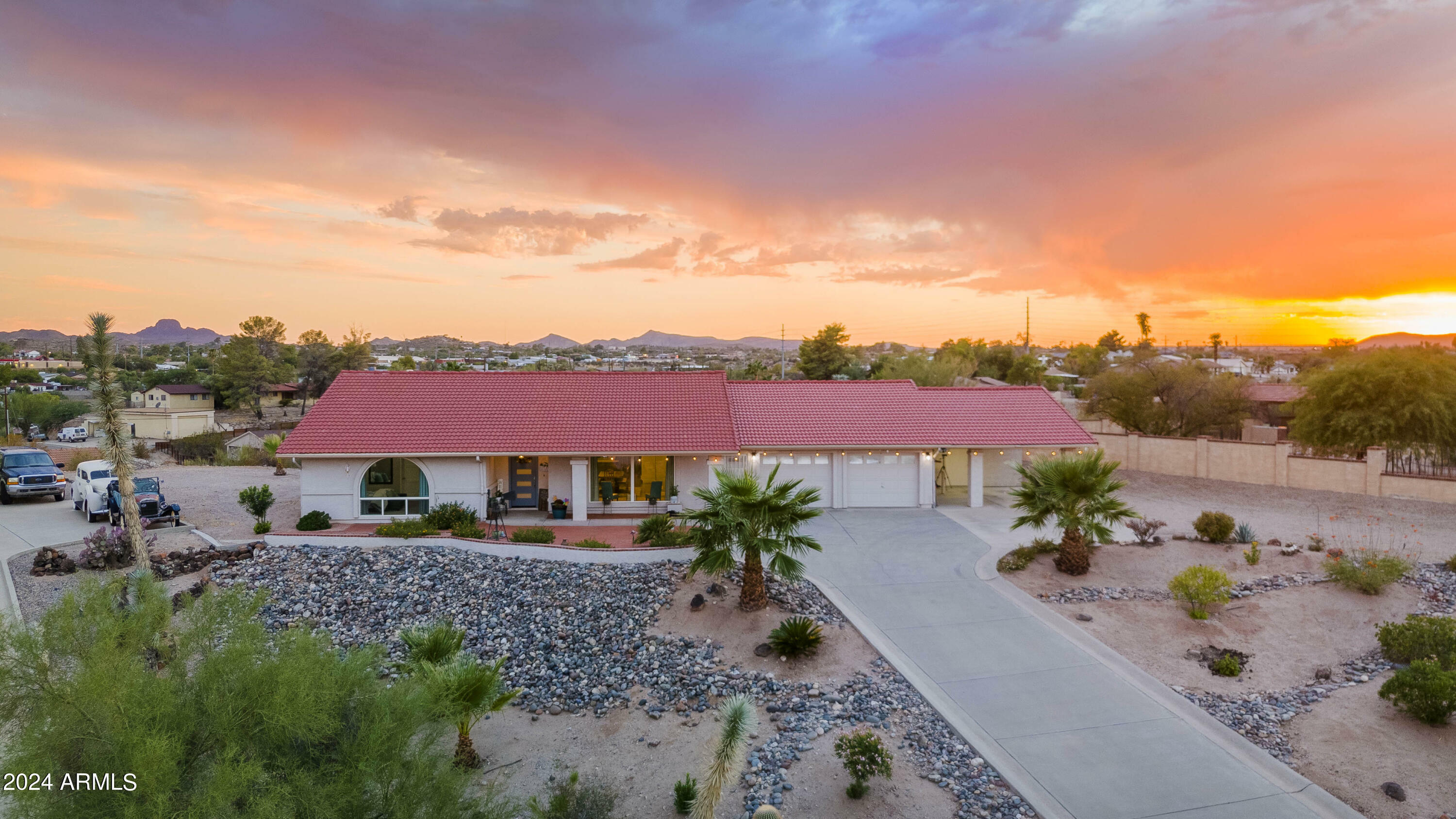 Property Photo: 669 N Madison Street AZ 85390