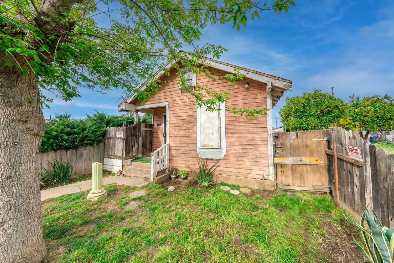 Property Photo:  820 Columbia Street  CA 93638 