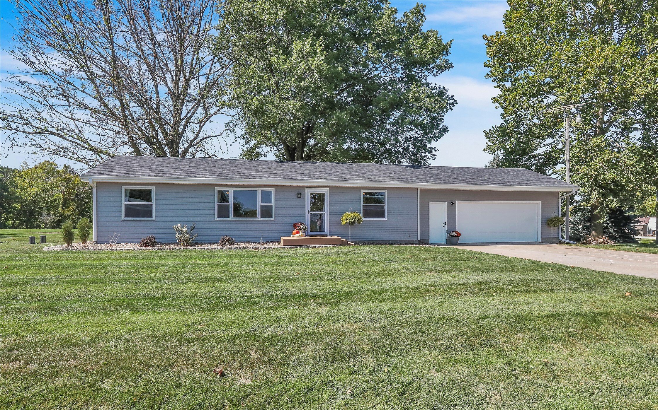 Property Photo:  161 Langstraat Lane  IA 50138 