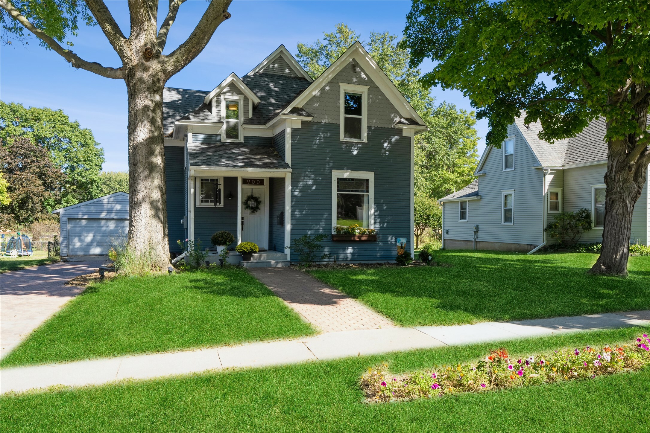 Property Photo:  900 Lincoln Street  IA 50219 