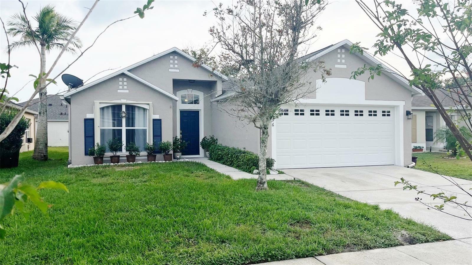 Property Photo: 10736 Palaiseau Court FL 32825