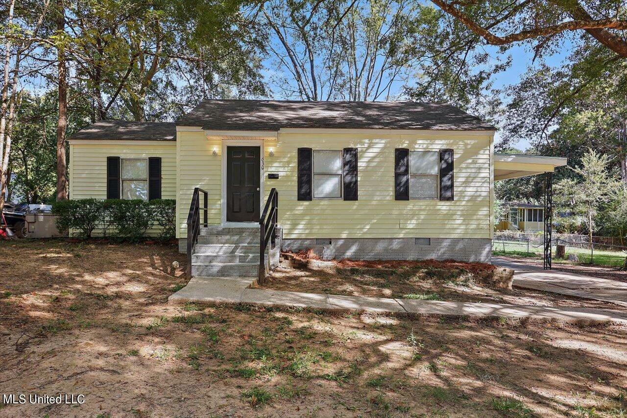 Property Photo:  630 Robinhood Road  MS 39206 