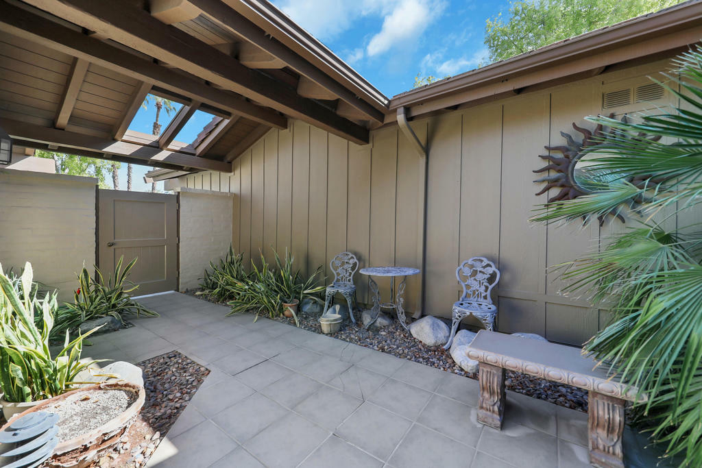 Property Photo:  307 Appaloosa Way  CA 92211 