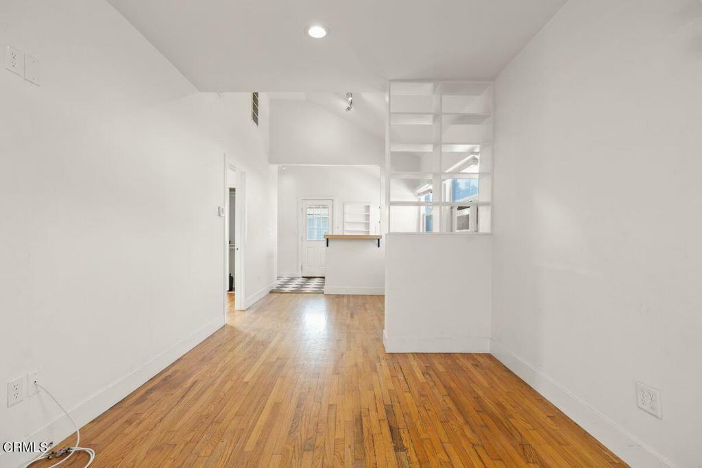 Property Photo:  150 W Barnett Street  CA 93001 