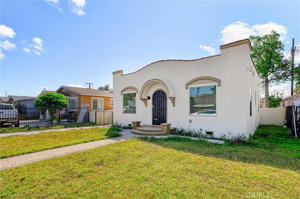 Property Photo:  1622 W. 66th St.  CA 90047 