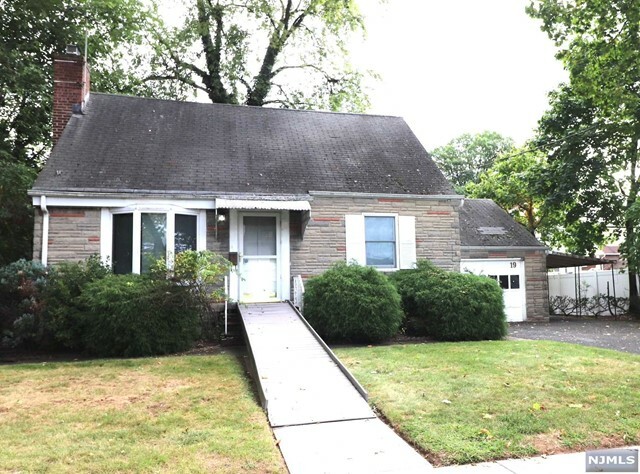 Property Photo:  19 E Church Court  NJ 07628 