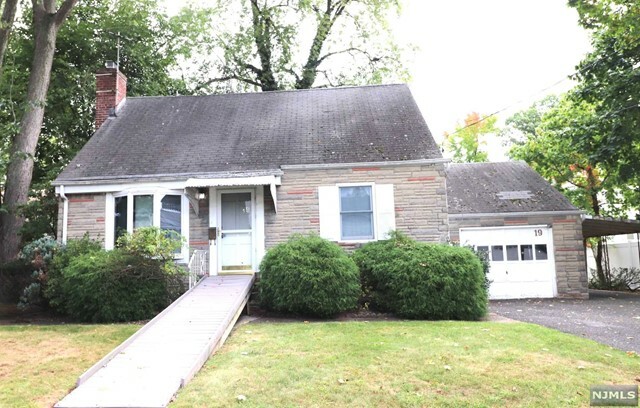 Property Photo:  19 East Church Court  NJ 07628 