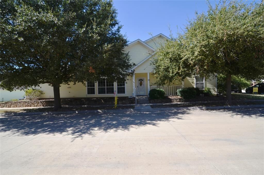 Property Photo: 646 Sunshine Drive TX 76082