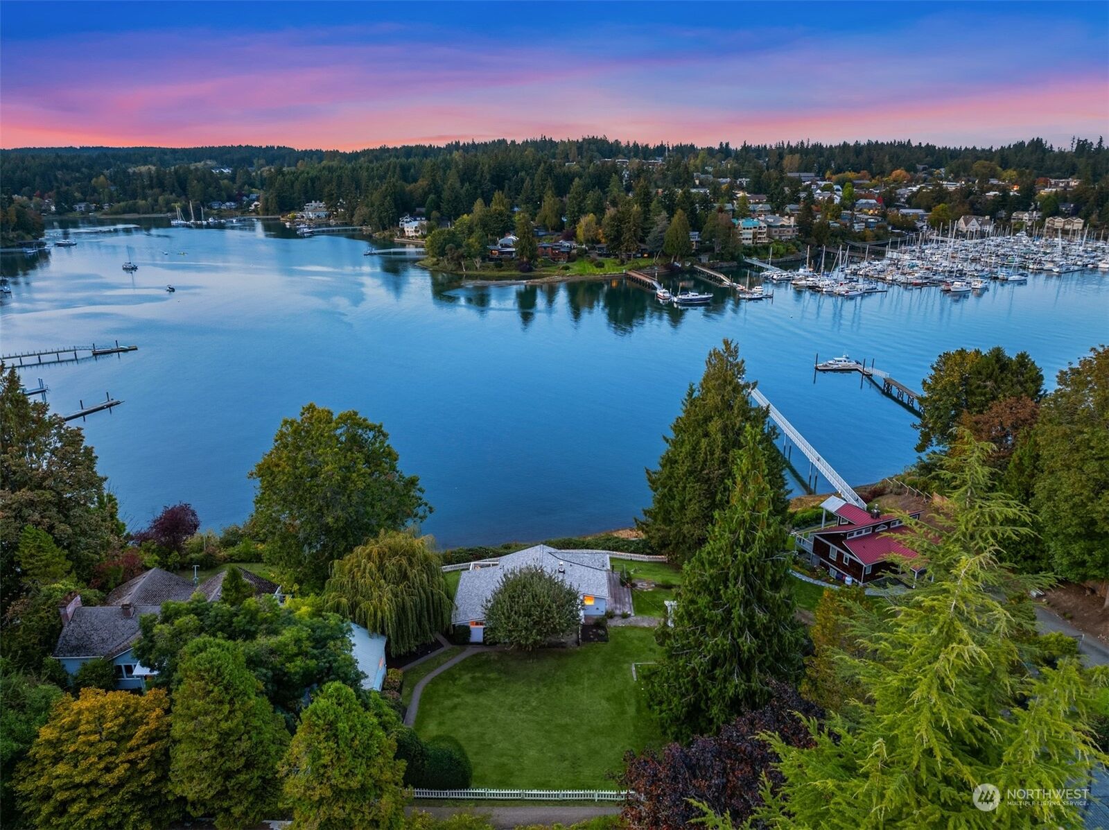 Property Photo:  5823  Rose Loop NE  WA 98110 