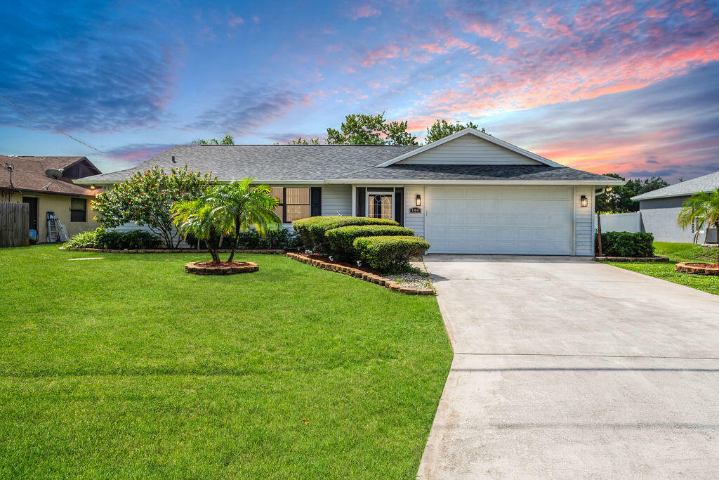 Property Photo:  144 SW Oakridge Drive  FL 34984 