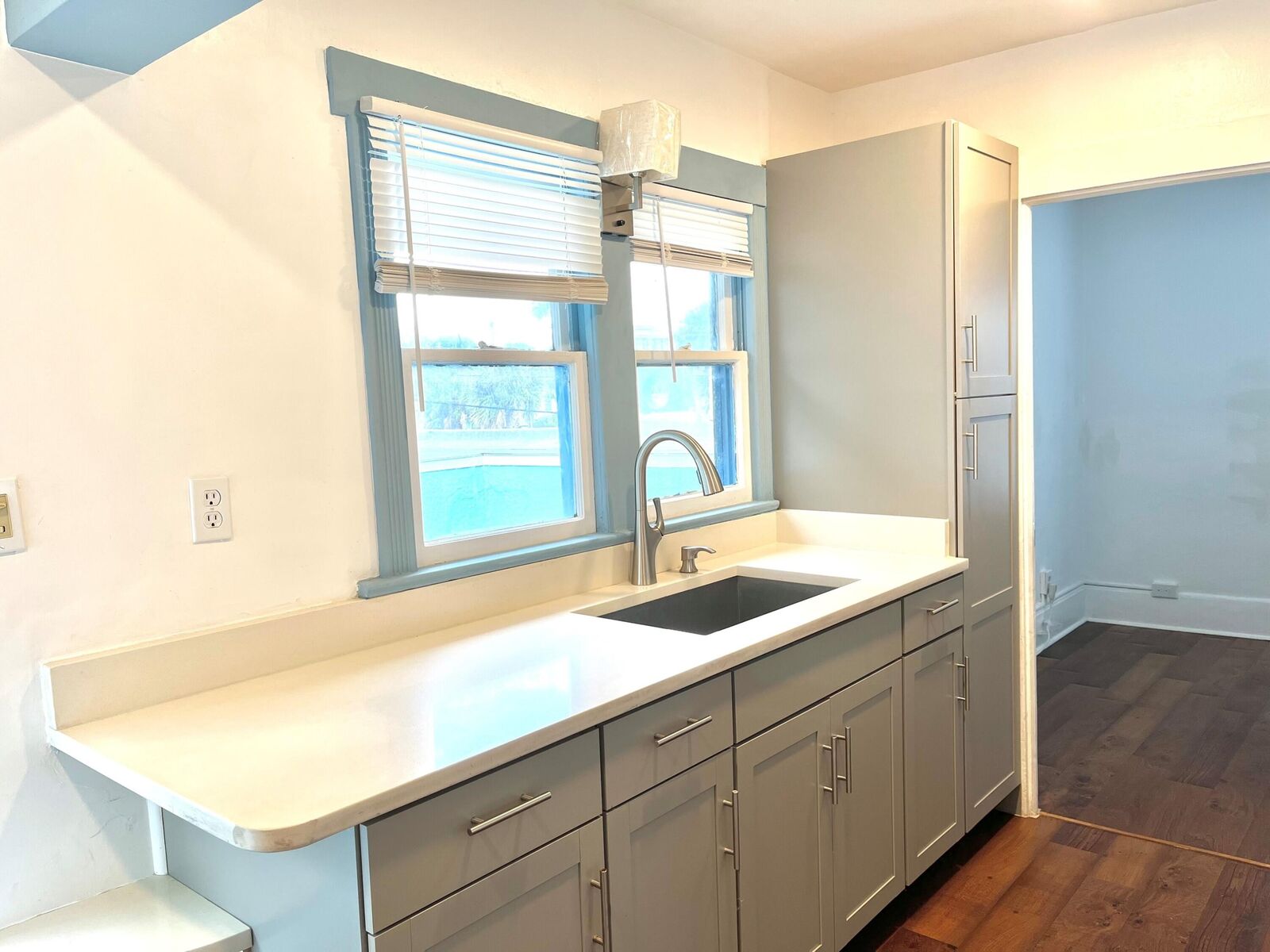 Property Photo: 313 N Oleander Avenue 1 FL 32118
