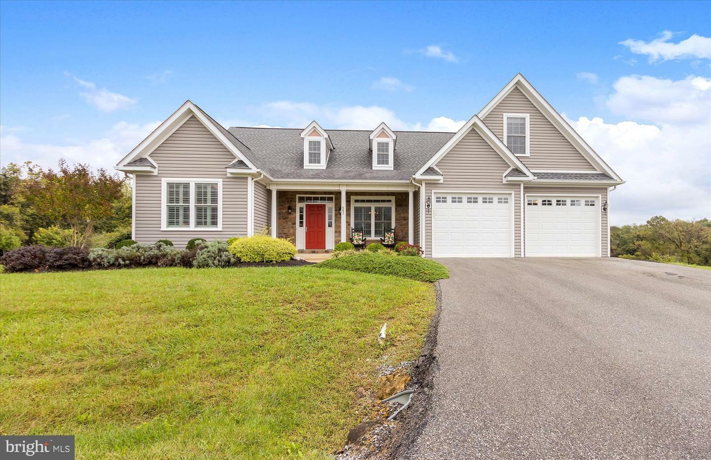 Property Photo:  482 Deerfield Village Drive  WV 25443 