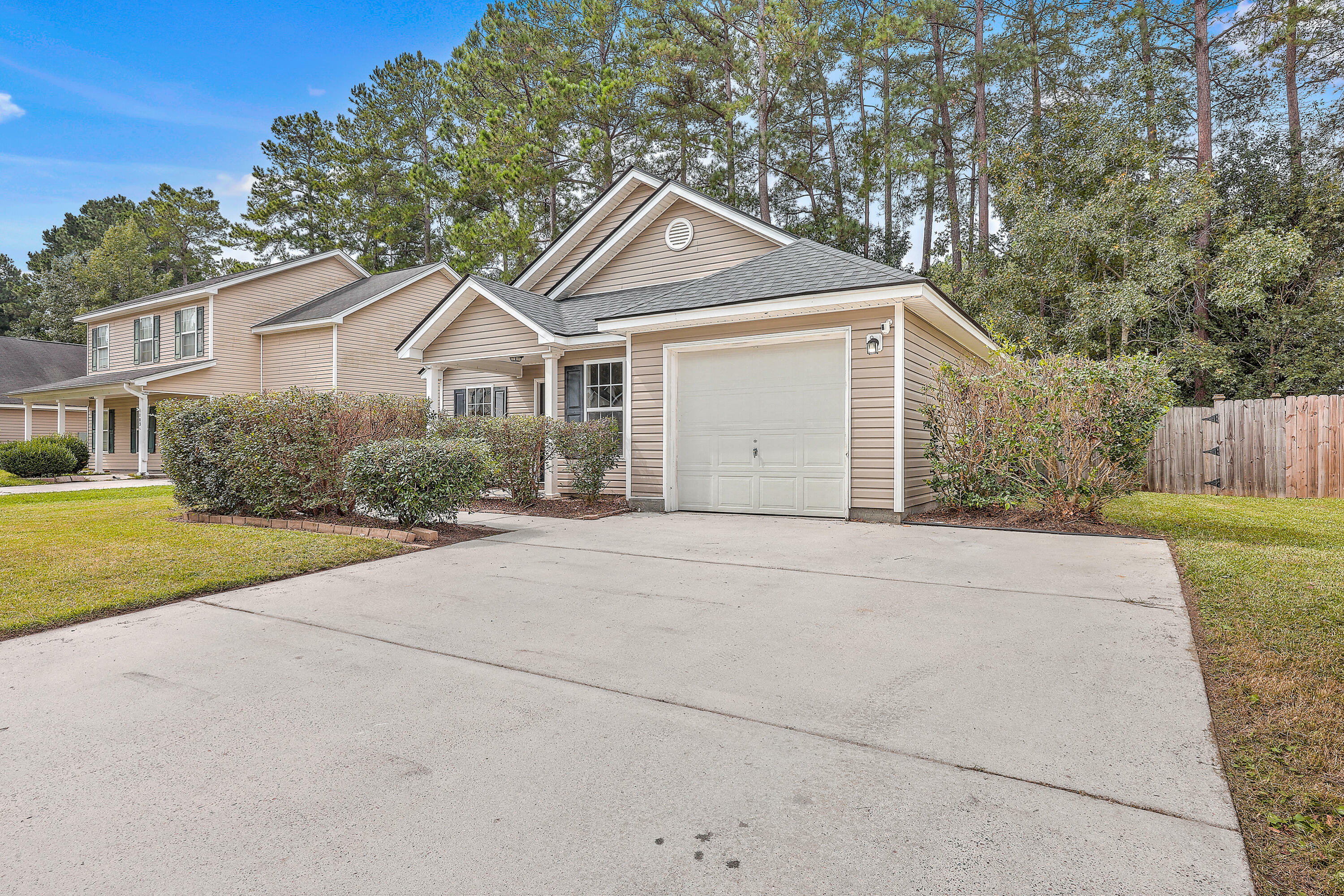 Property Photo:  105 Bainsbury Lane  SC 29483 