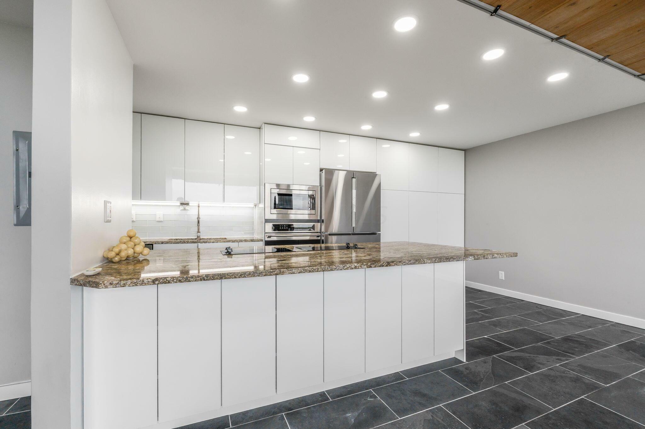 Property Photo: 1000 Urlin Avenue OH 43212