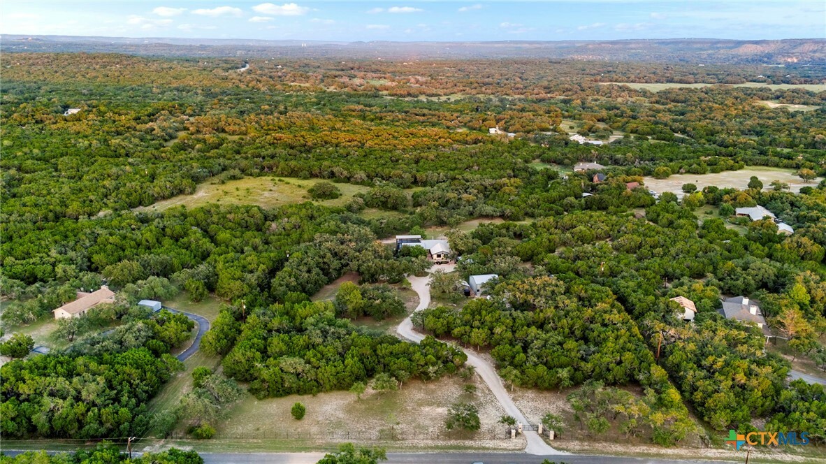 Property Photo: 801 Deer Run TX 78676