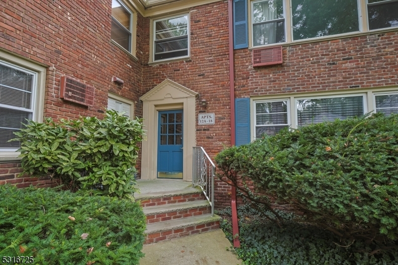 Property Photo:  24 Hutton Ave 15  NJ 07052 