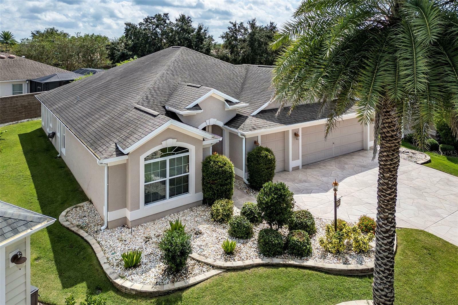 Property Photo:  2303 Newburn Lane  FL 32162 