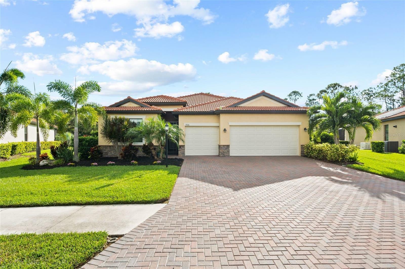 Property Photo:  9726 Carnoustie Place  FL 34211 