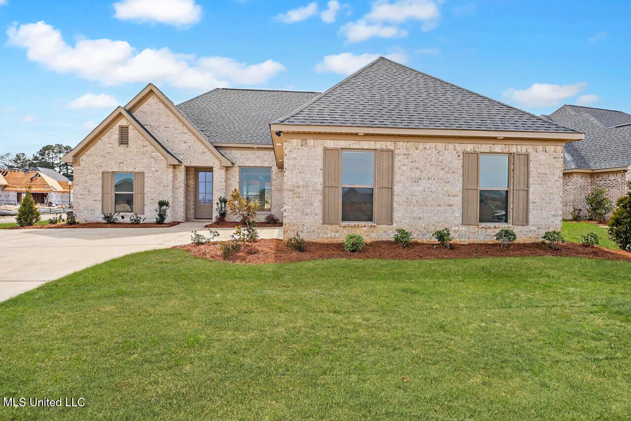 Property Photo:  1018 Kensington Drive  MS 39232 