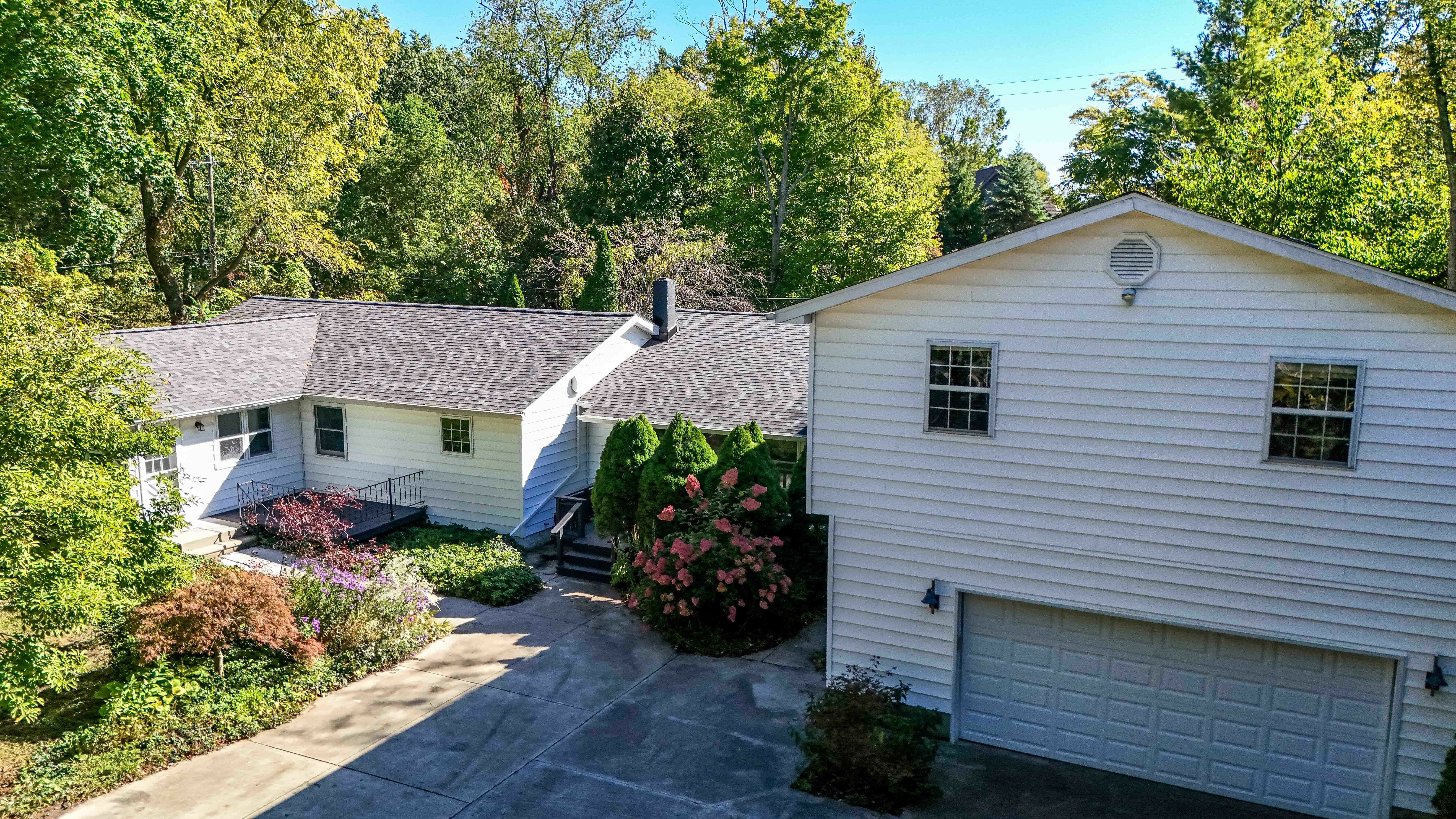 Property Photo:  2701 Grace Road  MI 48059 3918 