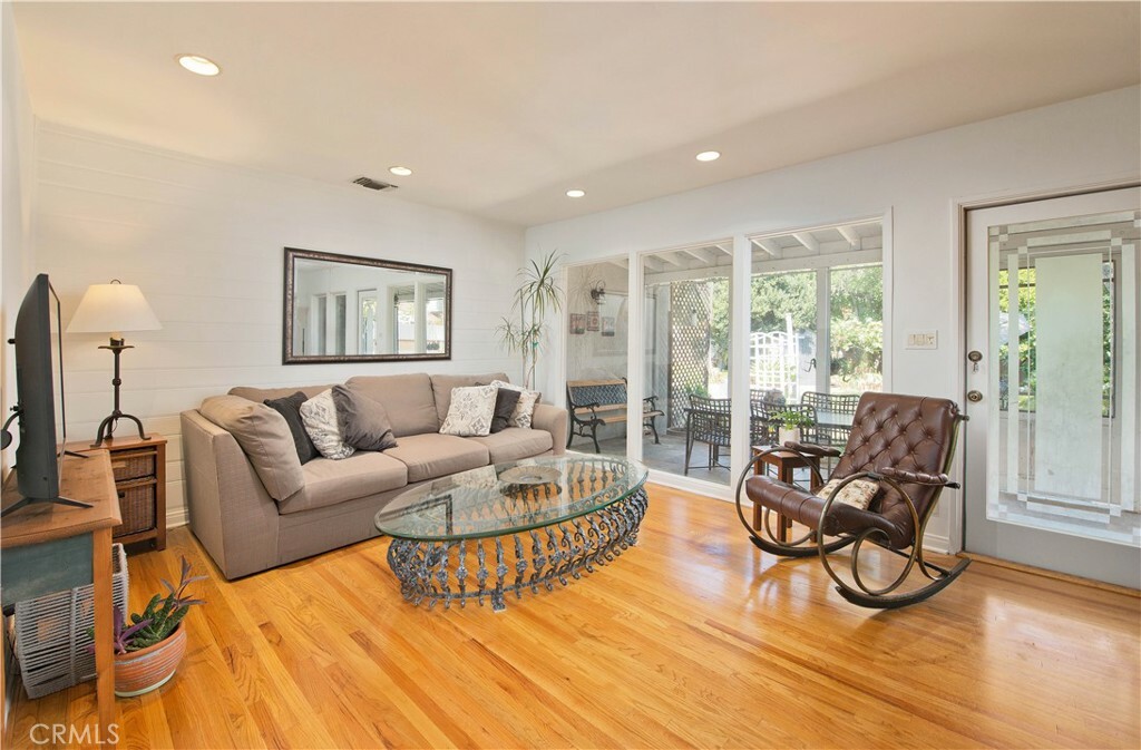 Property Photo:  18919 Sylvan Street  CA 91335 