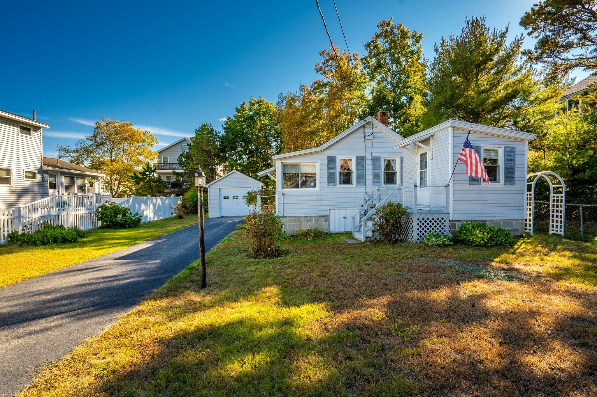 Property Photo:  19 Fairhaven Avenue  ME 04072 