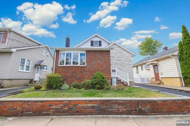 Property Photo:  696 Linden Avenue  NJ 07657 