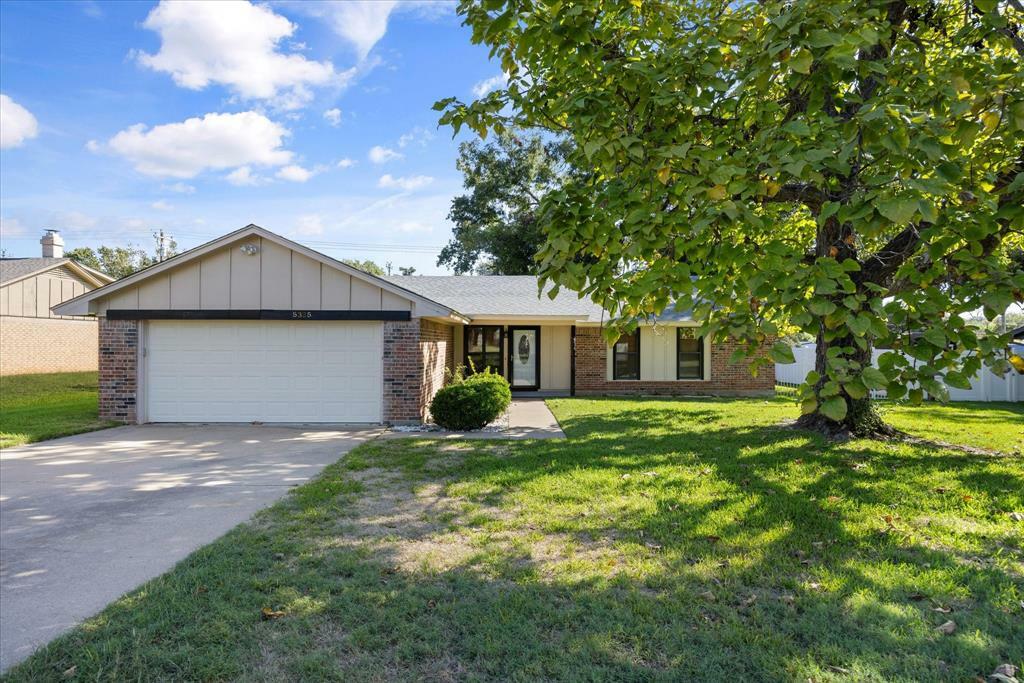 Property Photo:  5325 Mission Circle  TX 76049 