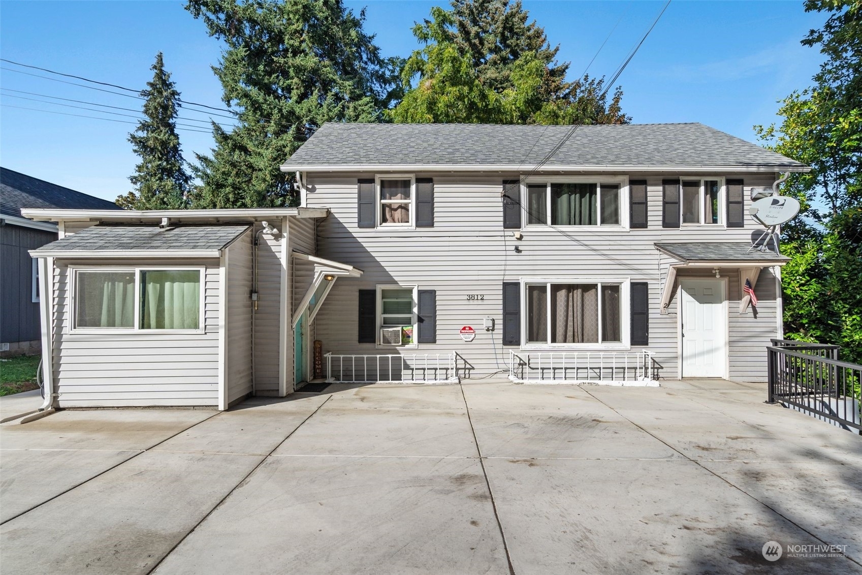 Property Photo:  3812  R Street  WA 98663 