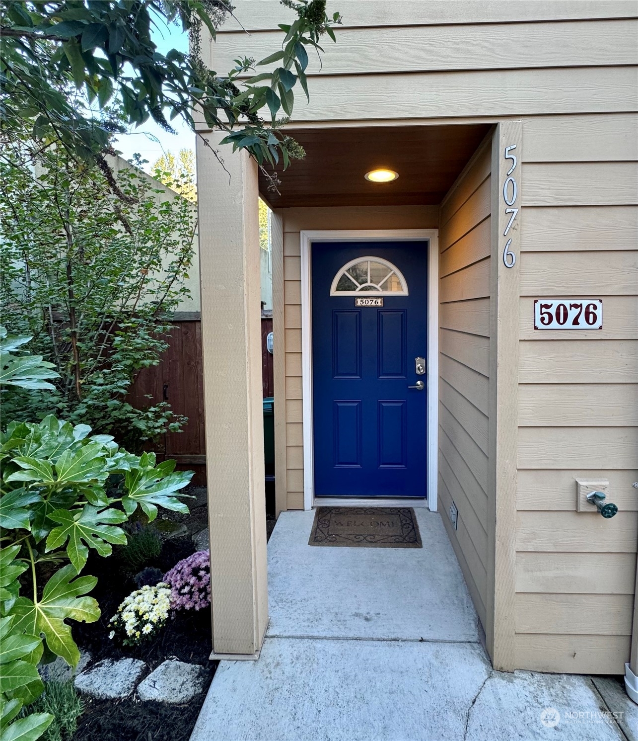 Property Photo:  5076  Delridge Way SW  WA 98106 