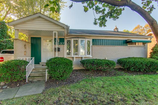 Property Photo: 9927 Milburn Street MI 48150