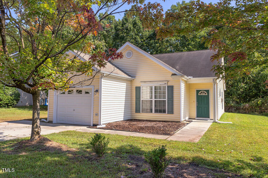 Property Photo:  7 Moonstone Court  NC 27703 